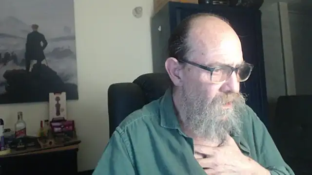 Snapshot of Uncle_Hottie chatting on 07-12-26, 04:14 Uncle Hottie online show from 07-12-26, 04:14