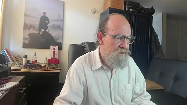 Snapshot of Uncle_Hottie chatting on 07-18-26, 03:27 Uncle Hottie online show from 07-18-26, 03:27