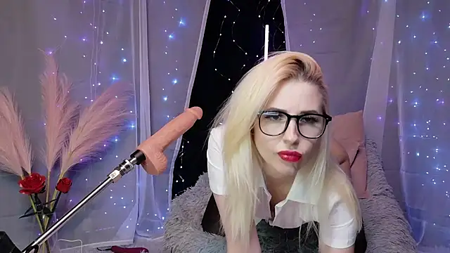 PetiteSweetFreak online show from 03-13-26, 04:35