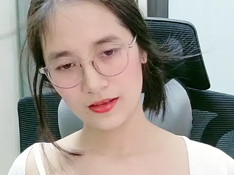 Snapshot of Shulee- chatting on 01-10-26, 03:52 Shulee- online show from 01-10-26, 03:52