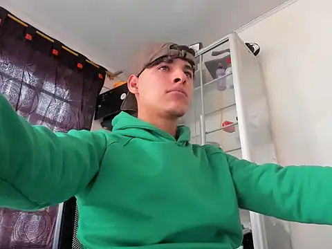 Snapshot of MaxStar26 chatting on 01-08-26, 01:57 MaxStar26 online show from 01-08-26, 01:57