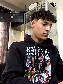 Snapshot of MaxStar26 chatting on 01-09-26, 02:09 MaxStar26 online show from 01-09-26, 02:09