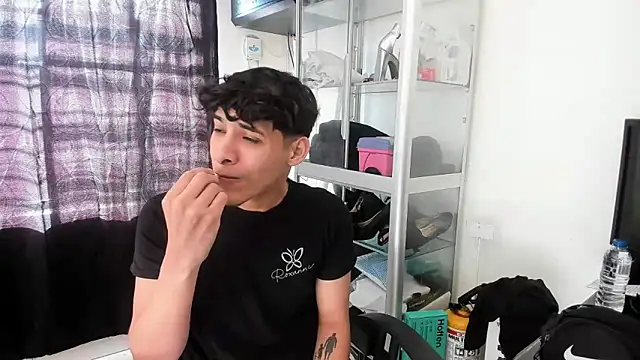 Snapshot of MaxStar26 chatting on 01-15-26, 01:16 MaxStar26 online show from 01-15-26, 01:16