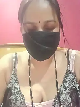 Snapshot of 01Roshani chatting on 06-13-26, 10:35 01Roshani online show from 06-13-26, 10:35