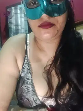 Snapshot of 01Roshani chatting on 07-18-26, 06:23 01Roshani online show from 07-18-26, 06:23