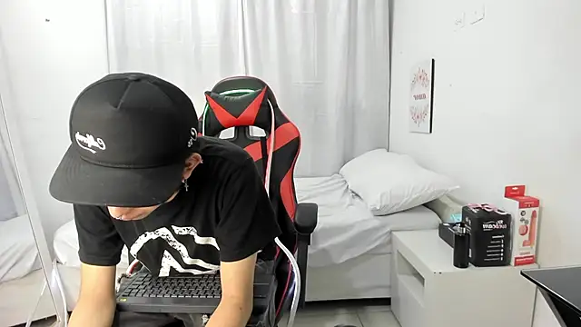 julian xx online show from 03-09-26, 07:07