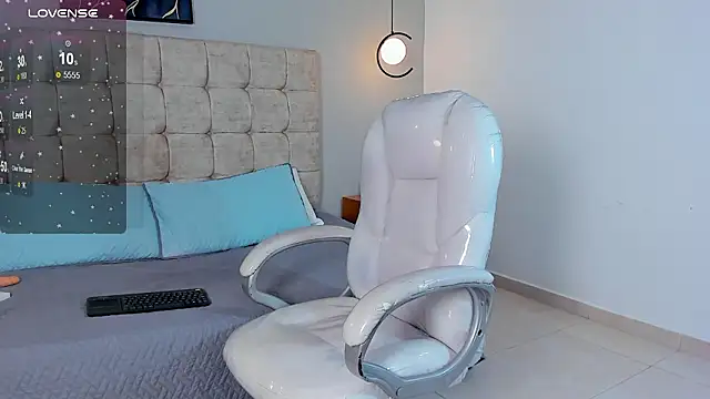 Mia dolls18 online show from 03-12-26, 08:15