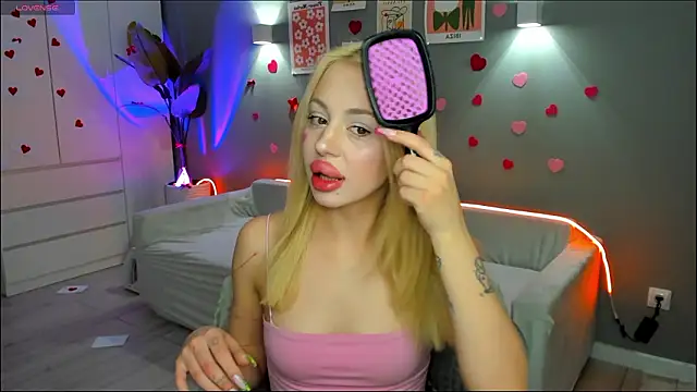 Luna Beverly online show from 02-14-26, 08:27