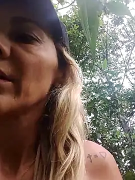 Snapshot of Monita_Med chatting on 04-13-26, 01:49 Monita Med online show from 04-13-26, 01:49