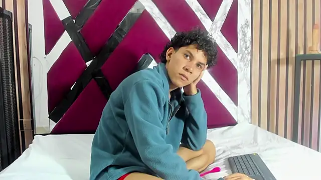 Snapshot of jhonaEstrada chatting on 01-10-26, 02:35 jhonaEstrada online show from 01-10-26, 02:35