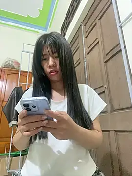 Snapshot of Miss_me29 chatting on 03-05-26, 08:27 Miss me29 online show from 03-05-26, 08:27