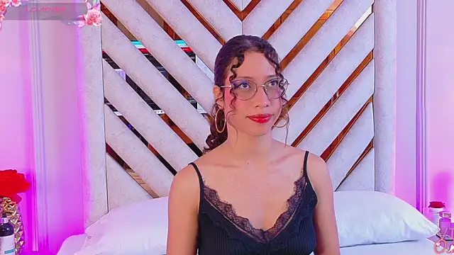 Snapshot of Suzie-Bingham chatting on 01-15-26, 07:39 Suzie-Bingham online show from 01-15-26, 07:39