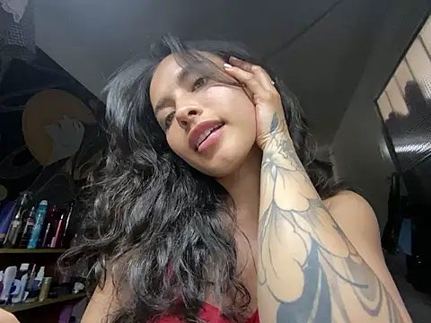 Snapshot of auroramooon chatting on 02-19-26, 06:15 auroramooon online show from 02-19-26, 06:15