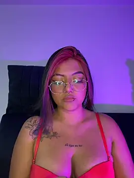 Snapshot of queen_of_you_heart chatting on 02-15-26, 02:08 queen of you heart online show from 02-15-26, 02:08