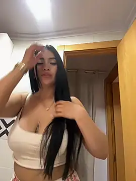 Snapshot of nataliia_queen_ chatting on 06-25-26, 08:08 nataliia queen online show from 06-25-26, 08:08