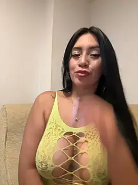 Snapshot of nataliia_queen_ chatting on 06-27-26, 05:01 nataliia queen online show from 06-27-26, 05:01