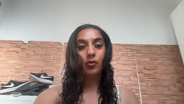 Snapshot of fayfay21@xh chatting on 05-05-26, 05:21 fayfay21xh online show from 05-05-26, 05:21