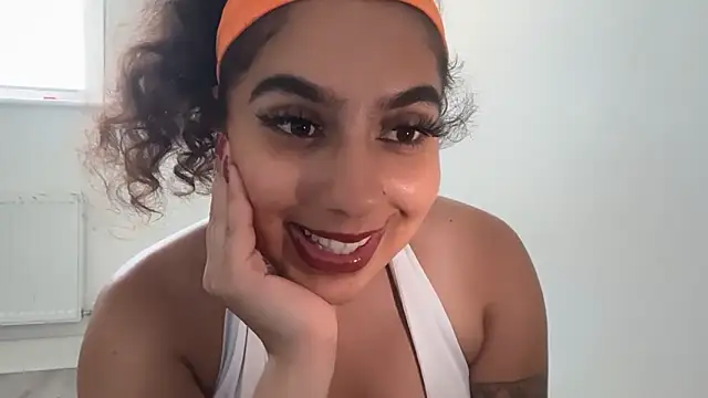 Snapshot of fayfay21@xh chatting on 05-23-26, 04:00 fayfay21xh online show from 05-23-26, 04:00