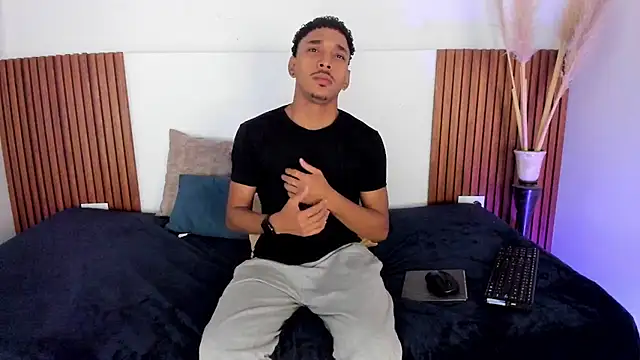 Julian Dark  online show from 02-10-26, 04:16