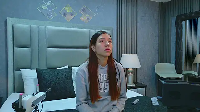 Snapshot of VioletFroost chatting on 01-10-26, 07:37 VioletFroost online show from 01-10-26, 07:37