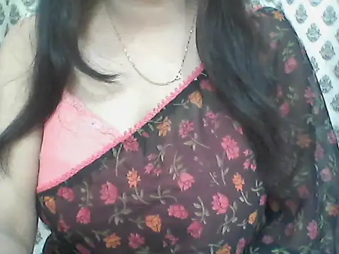 Snapshot of _Daisy chatting on 04-12-26, 07:19 Daisy online show from 04-12-26, 07:19
