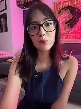 HinaSweet online show from 05-18-26, 01:02