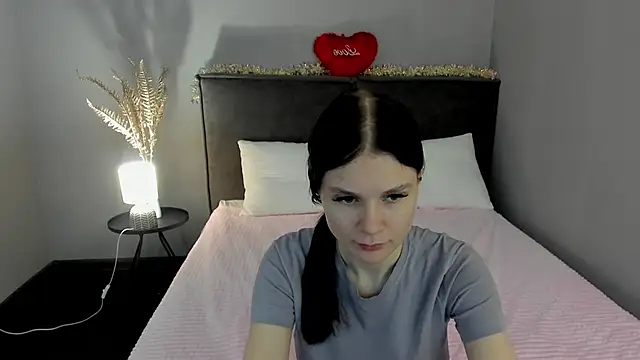 Snapshot of SkinyJoys chatting on 02-19-26, 01:56 SkinyJoys online show from 02-19-26, 01:56