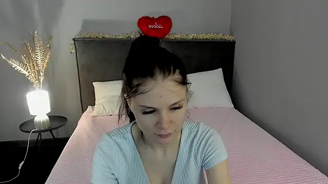 Snapshot of SkinyJoys chatting on 02-21-26, 02:01 SkinyJoys online show from 02-21-26, 02:01