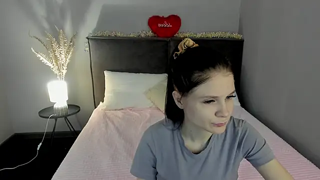 Snapshot of SkinyJoys chatting on 02-24-26, 02:31 SkinyJoys online show from 02-24-26, 02:31