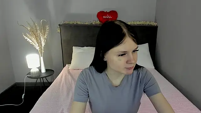 Snapshot of SkinyJoys chatting on 02-28-26, 01:28 SkinyJoys online show from 02-28-26, 01:28