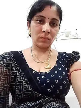 Snapshot of Hot_ree85 chatting on 05-03-26, 12:00 Hot ree85 online show from 05-03-26, 12:00