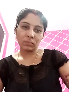 Snapshot of Hot_ree85 chatting on 05-13-26, 02:58 Hot ree85 online show from 05-13-26, 02:58