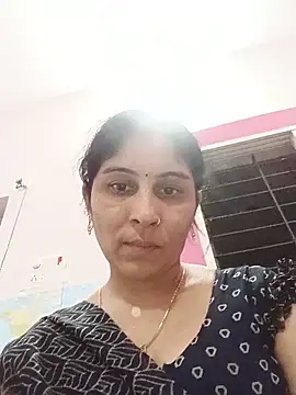 Snapshot of Hot_ree85 chatting on 05-18-26, 02:45 Hot ree85 online show from 05-18-26, 02:45