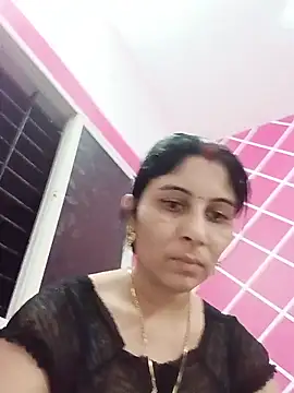 Snapshot of Hot_ree85 chatting on 05-20-26, 04:29 Hot ree85 online show from 05-20-26, 04:29