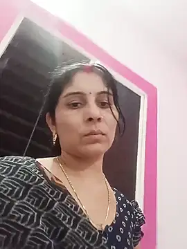 Snapshot of Hot_ree85 chatting on 05-21-26, 03:08 Hot ree85 online show from 05-21-26, 03:08