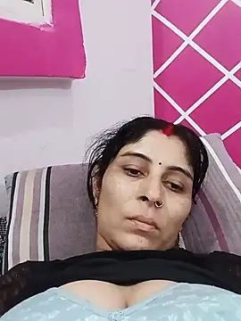 Snapshot of Hot_ree85 chatting on 05-27-26, 02:47 Hot ree85 online show from 05-27-26, 02:47