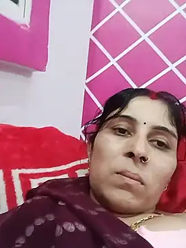 Snapshot of Hot_ree85 chatting on 06-02-26, 02:41 Hot ree85 online show from 06-02-26, 02:41