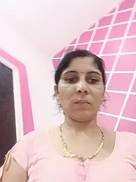Snapshot of Hot_ree85 chatting on 06-14-26, 04:47 Hot ree85 online show from 06-14-26, 04:47