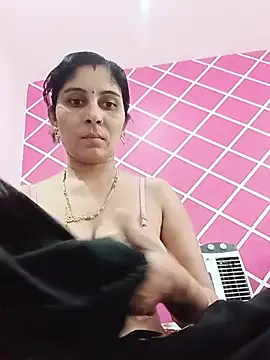 Snapshot of Hot_ree85 chatting on 06-28-26, 10:10 Hot ree85 online show from 06-28-26, 10:10
