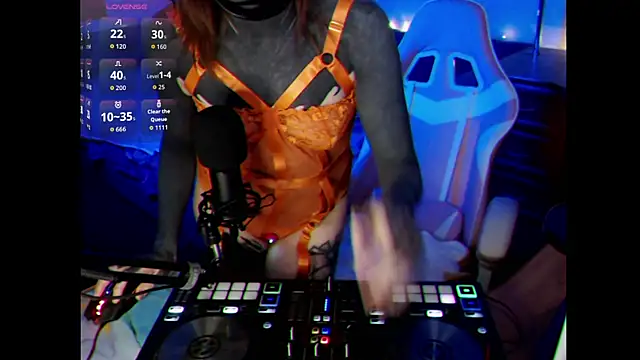 Gloomy Suemi online show from 04-04-26, 04:15