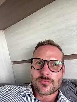 Snapshot of catarinenseputo chatting on 02-27-26, 02:39 catarinenseputo online show from 02-27-26, 02:39