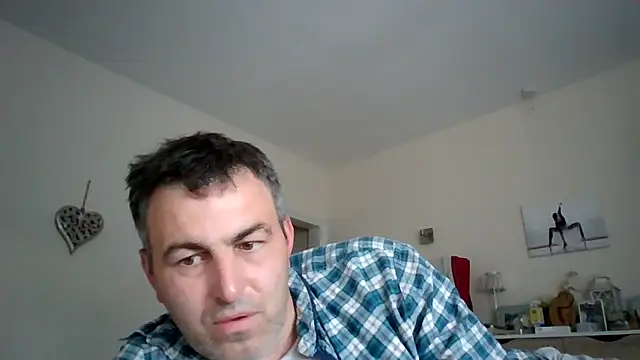 Snapshot of Hakfin666 chatting on 06-14-26, 04:25 Hakfin666 online show from 06-14-26, 04:25