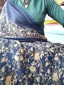 Snapshot of Queen_chayna chatting on 02-15-26, 03:14 Queen chayna online show from 02-15-26, 03:14