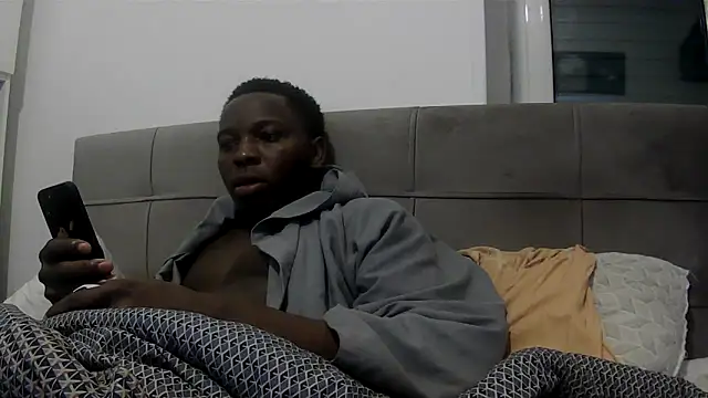 Snapshot of Bigchocco chatting on 02-19-26, 12:17 Bigchocco online show from 02-19-26, 12:17