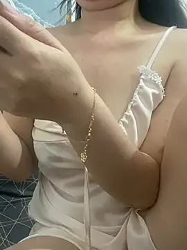 Snapshot of Avelyn-n chatting on 01-11-26, 02:55 Avelyn-n online show from 01-11-26, 02:55