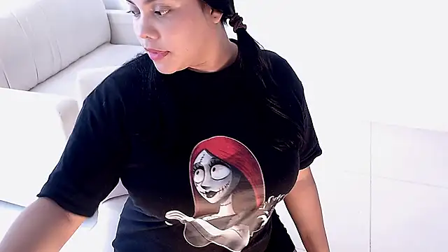 Snapshot of isabelateran chatting on 07-27-26, 07:10 isabelateran online show from 07-27-26, 07:10