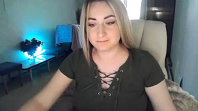 Snapshot of FoxyAnn12 chatting on 05-05-26, 12:46 FoxyAnn12 online show from 05-05-26, 12:46