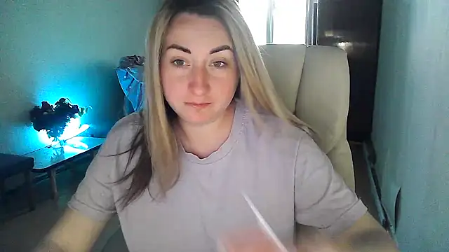 Snapshot of FoxyAnn12 chatting on 05-06-26, 11:48 FoxyAnn12 online show from 05-06-26, 11:48