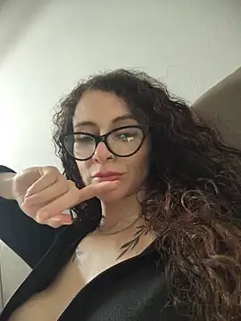 Nanucurlyxx online show from 05-31-26, 06:42