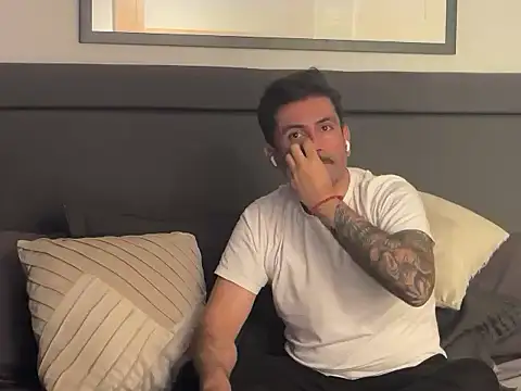 LukasMackenna online show from 04-17-26, 04:48